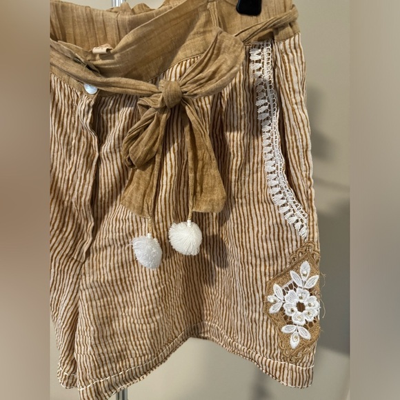 Chloe Laetitia yellow striped high waisted shorts embroidered M/L like new - Picture 3 of 7